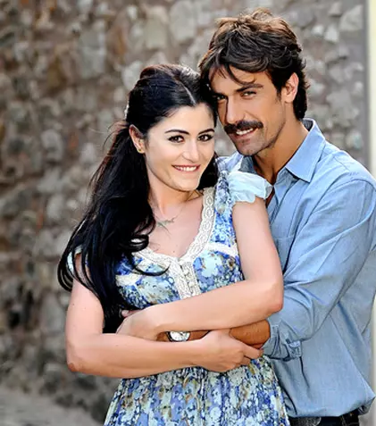 Protagoniştii din “Iffet” s-au îndrăgostit la prima vedere