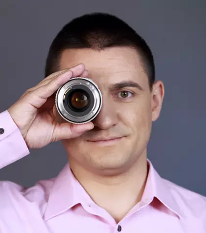 George Buhnici jonglează cu 5 telefoane