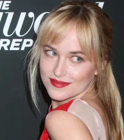 Dakota Johnson are o viaţă amoroasă interesantă