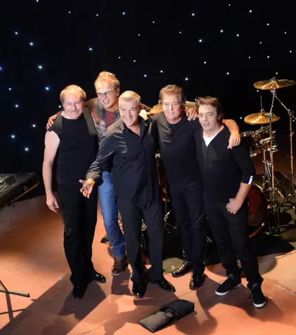 Holograf a scos clipul piesei "Roua dimineţii"