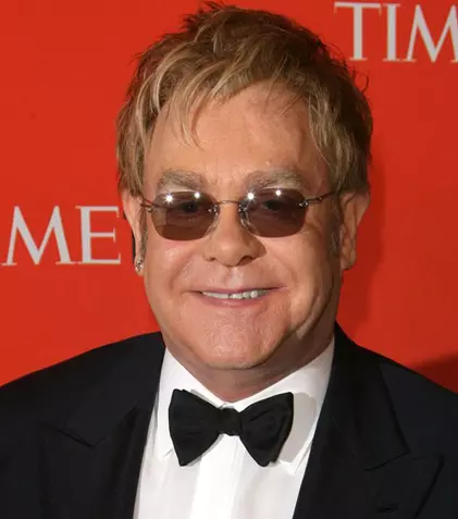 Elton John a făcut sex cu un spion KGB pe acoperişul unui hotel