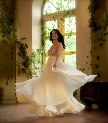 FOTO: Angela Gheorghiu a lansat un nou videoclip, pentru piesa “Copacul”