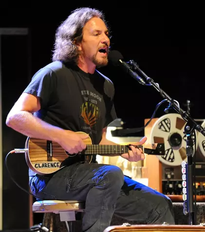 Lui Eddie Vedder (Pearl Jam) nu-i plac telefoanele mobile