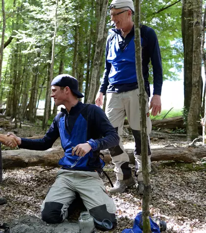 Bear Grylls decide cine ia 500.000$ într-o competiţie de supravieţuire