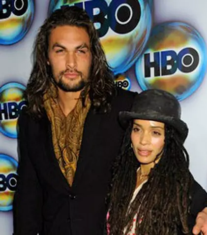 Jason Momoa („Urzeala tronurilor”) şi soţia lui vor juca în acelaşi serial