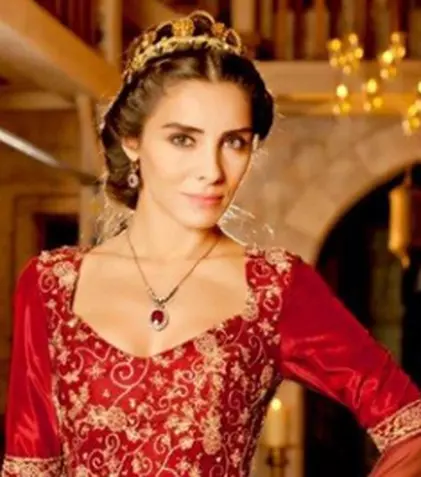 Nur Fettahoğlu, sultana Mahidevran din “Suleyman”, s-a măritat