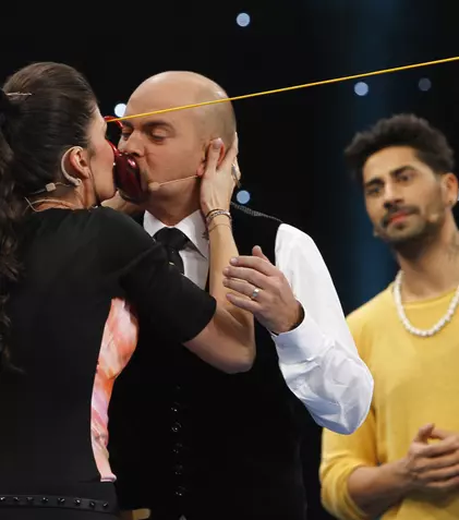 Alina Pușcaș și Cosmin Seleși, moment romantic la “Totul e permis”