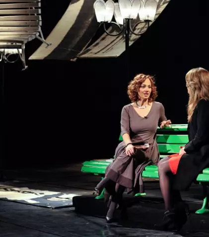 Scriitoarea Ioana Nicolaie, soţia lui Mircea Cărtărescu, invitata serii la "Nocturne" de la TVR 1