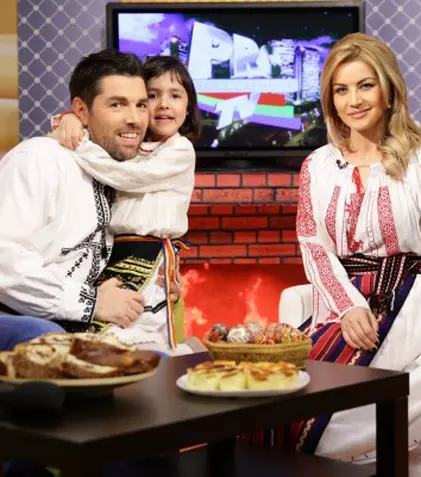 Alex Dima şi fiica lui, Sara, vin îmbrăcaţi în costume populare la "Weekend cu Monica Dascălu"