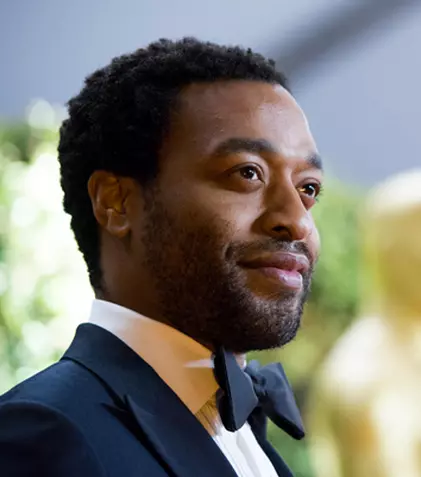 Chiwetel Ejiofor e favoritul pentru rolul negativ din următorul film Bond