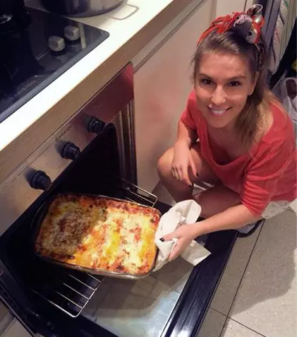 Corina petrece vacanţa de Paşte, acasă, la Satu Mare