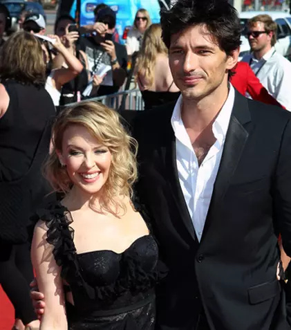 Kylie Minogue a plâns mult după fostul iubit