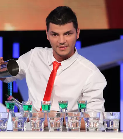 Campionul mondial la flair-bartending Valentin Luca revine la “Românii au talent”