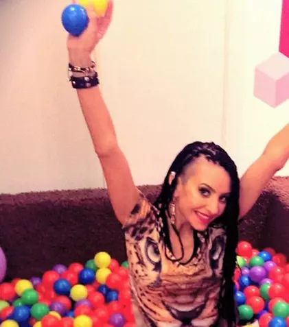 Giulia a lansat videoclipul piesei „Jocuri deocheate”