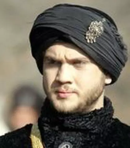 Aras Bulut (Baiazid din “Suleyman”) s-a îngrăşat 13 kilograme pentru rol