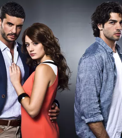 De mâine, serialul „Dragoste la prima vedere” ia locul lui „Suleyman”, la Kanal D