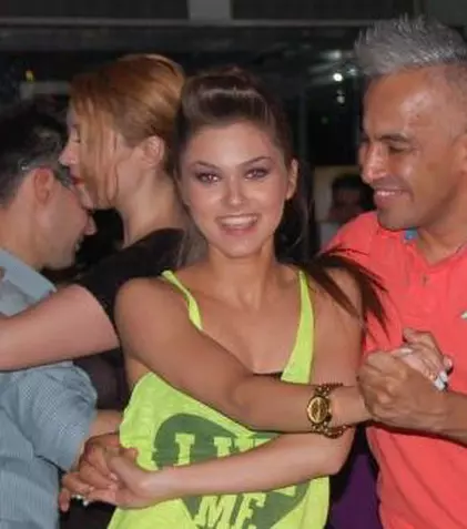 Cum a ajuns Wilmark profesor de salsa pentru Theo Rose („KIDSing”)