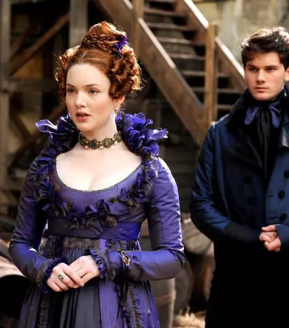 TVR 1 va difuza “Marile speranţe”, cu Jeremy Irvine și Ralph Fiennes