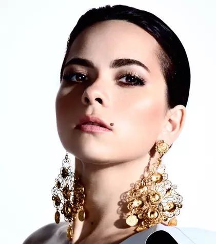 Inna a lansat single-ul “Fata din rândul trei”