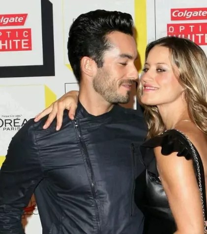 Telenoveliștii Lola Ponce şi Aaron Diaz, prima şedinţă foto în patru