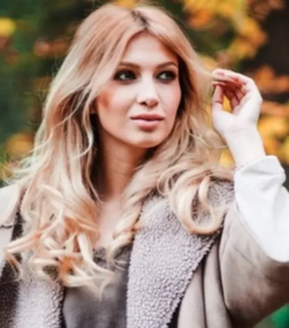 Lora a lansat videoclipul „Arde”