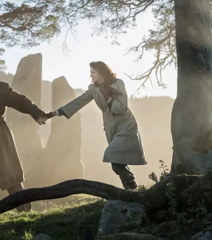 Serialul „Străina”, după bestsellerul omonim, revine la AXN White