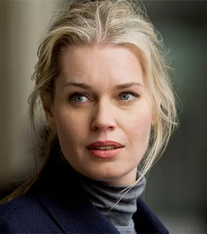 INTERVIU EXCLUSIV: Rebecca Romijn, despre noul ei serial, „Bibliotecarii”