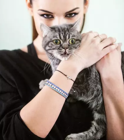 Alina Eremia a filmat videoclipul piesei “Când luminile se sting”