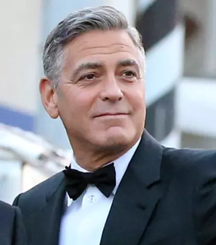 Cât a stat în genunchi Clooney când a cerut-o de soţie pe Amal?