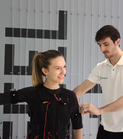 Adela Popescu a început anul la sala de sport