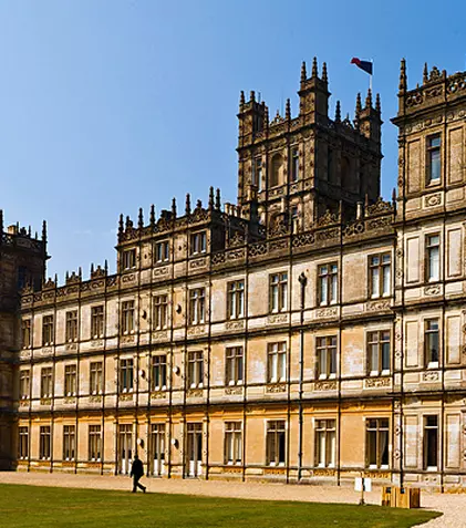 Petreceți o noapte la Downton Abbey!