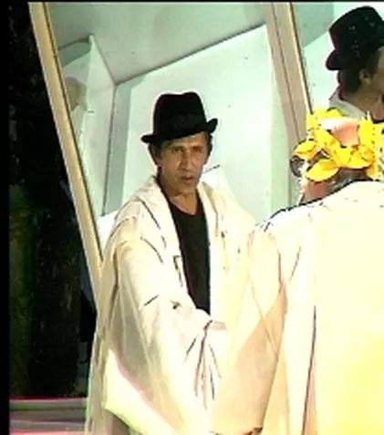 Diseară, TVR 2 difuzează piesa de teatru „Gâlceava zeilor”, cu Virgil Ogăşanu