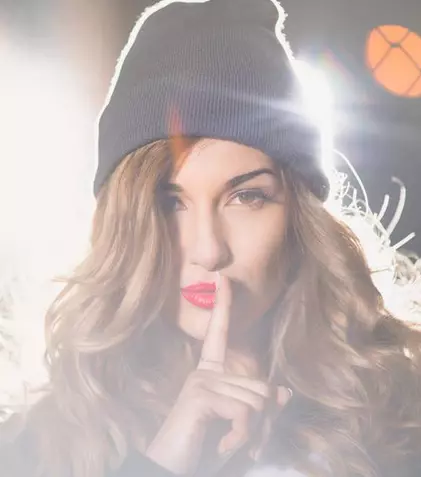 Alina Eremia a lansat un nou videoclip, “Played you”