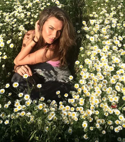 Anna Lesko lansează un nou videoclip, “Down Down”