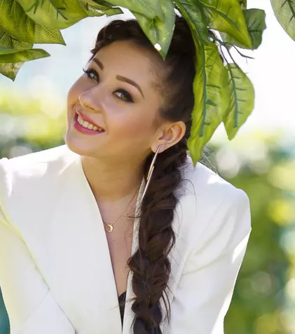 Nicole Cherry a lansat videoclipul “Până vine vineri” | Galerie foto + VIDEO