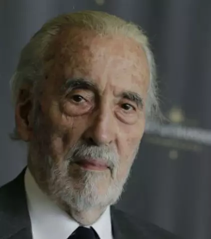 Sir Christopher Lee („Stăpânul inelelor”) a încetat din viaţă. Avea 93 de ani