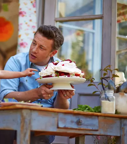 Jamie Oliver va avea o nouă emisiune la TV Paprika: „Arome îmbietoare”