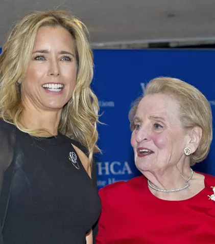 Madeleine Albright va fi colegă de serial cu Téa Leoni