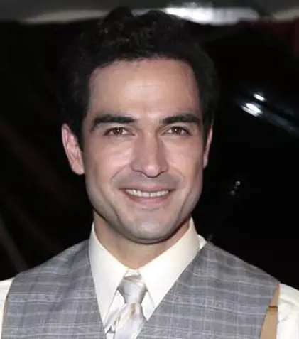 Alfonso Herrera („Rebelde”, „Sense8”) are un serial nou