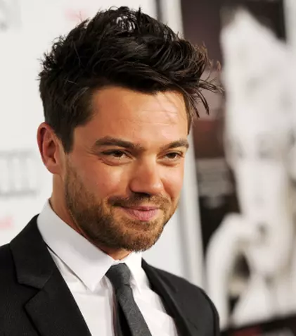 Dominic Cooper („Dracula: Povestea nespusă”) va fi preot la TV