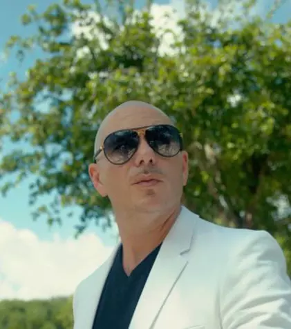 Rapper-ul Pitbull e strâns la pungă