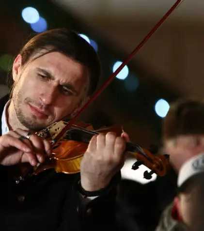 De ce ne trimite Dragoş Bucur la „Poveste de dragoste”?