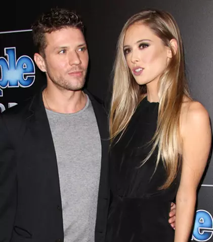 Ryan Phillippe s-a logodit