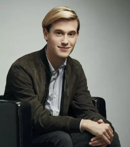 Interviu cu mediumul hollywood-ian Tyler Henry (E!)