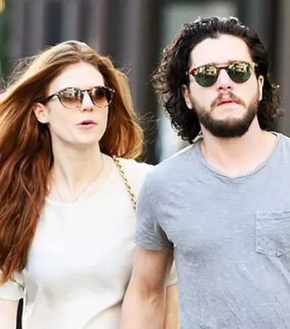 Kit Harington și Rose Leslie, plimbându-se de mână prin L.A.