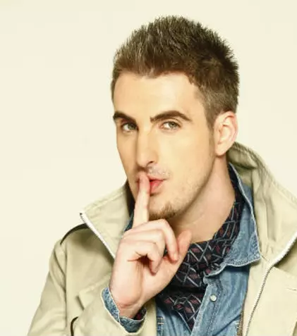 Ernest readuce „Ochii din umbră” la Kanal D. Emisiunea, difuzată la altă oră