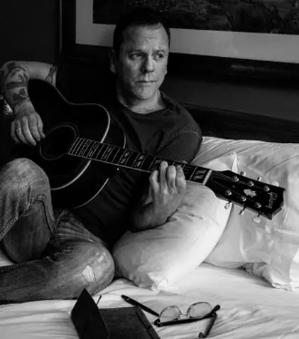 Kiefer Sutherland a lansat primul videoclip