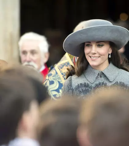 De ce e şicanată Kate Middleton de familia regală?