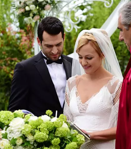 Meryem Uzerli, în rochie de mireasă pentru cel mai recent serial al ei