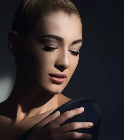 Alina Eremia a lansat videoclipul „De ce ne îndrăgostim”